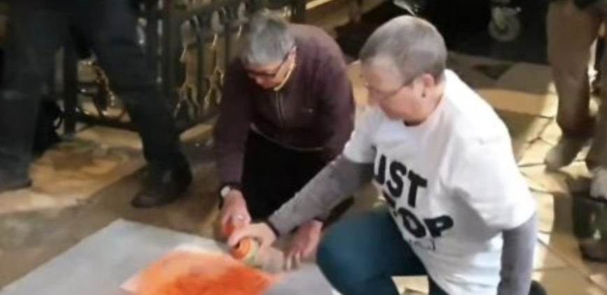 UK: Old Women Spray Paint Darwin’s Grave to Defeat Climate Change